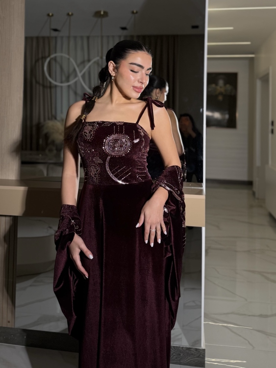 Two-Piece Velvet Dress with Structured Top الجوهره