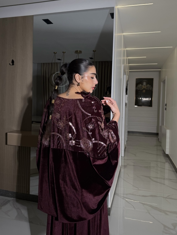 Two-Piece Velvet Dress with Structured Top الجوهره