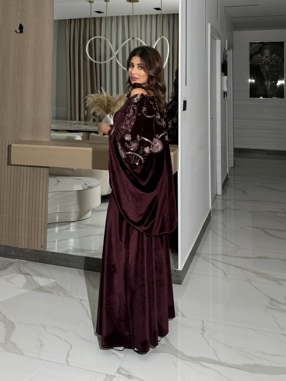 Two-Piece Velvet Dress with Structured Top الجوهره