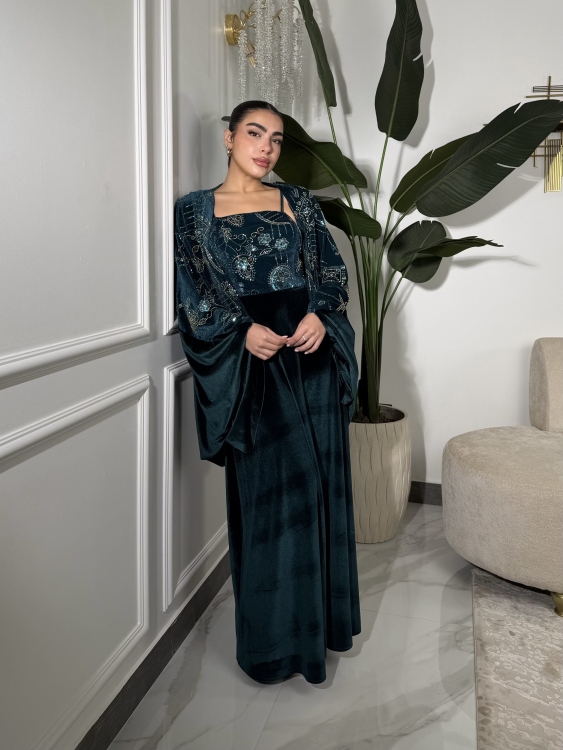 Two-Piece Velvet Dress with Structured Top الجوهرة