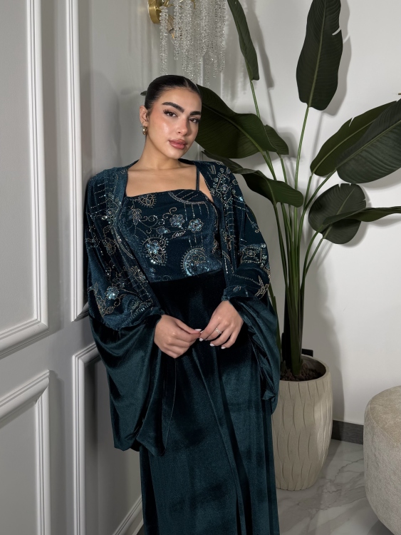 Two-Piece Velvet Dress with Structured Top الجوهرة