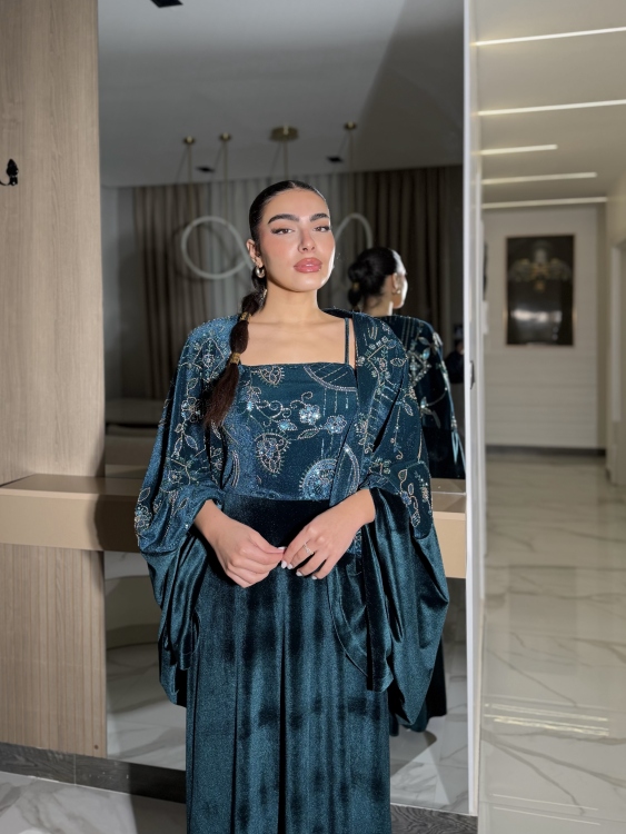 Two-Piece Velvet Dress with Structured Top الجوهرة