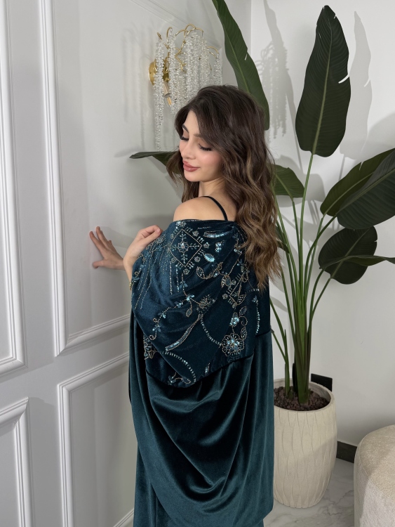 Two-Piece Velvet Dress with Structured Top الجوهرة