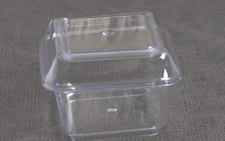 كاسات اكلرك مع غطاء مني عدد 12 كرستال 