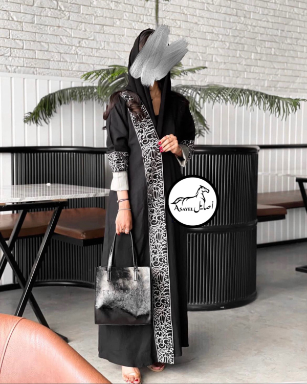 عباية بتطريز حروف العربية 