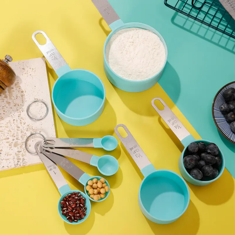 اكواب معياريه سليكون لون اخضر 8 قطع