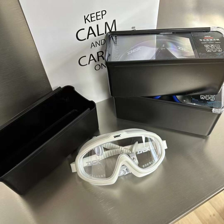 نظارة سباحة 