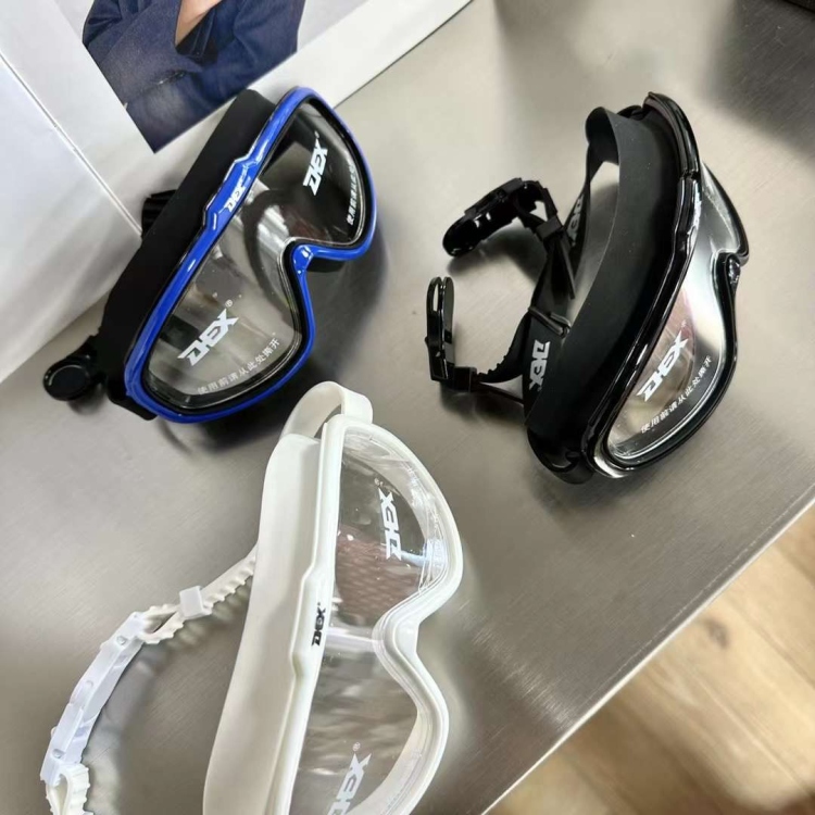 نظارة سباحة 