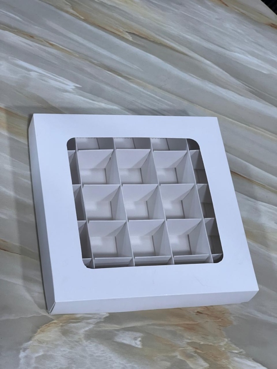 علب شكولاته مقسم 25 حبه وجه شفاف