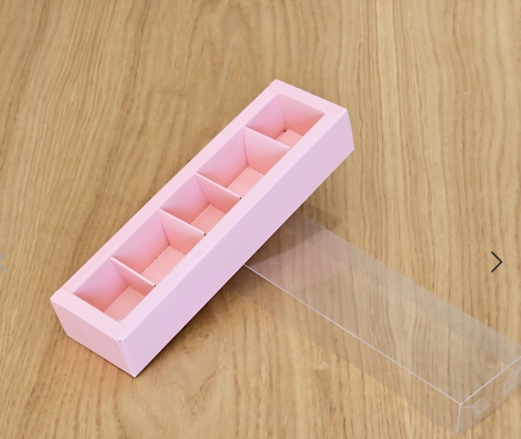 علب شكولاته مقسم 5 قطع زهري وجه شفاف غير مركب 