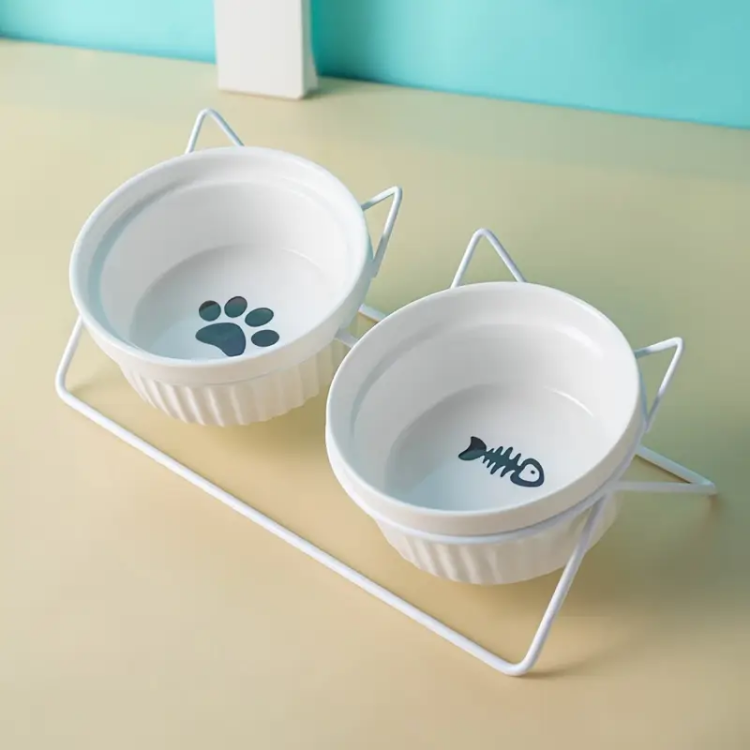 وعاء القط المرتفع الخزفي مع الهيكل المعدني مغذي الحيوانات الأليفة للقطط والجراء الصغيرة تصميم مستدير مزدوج 