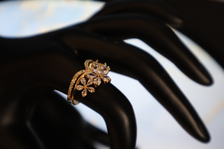 خاتم مزين زيركون