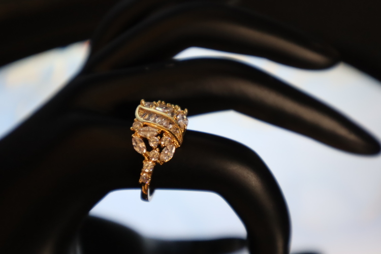 خاتم مزين زيركون