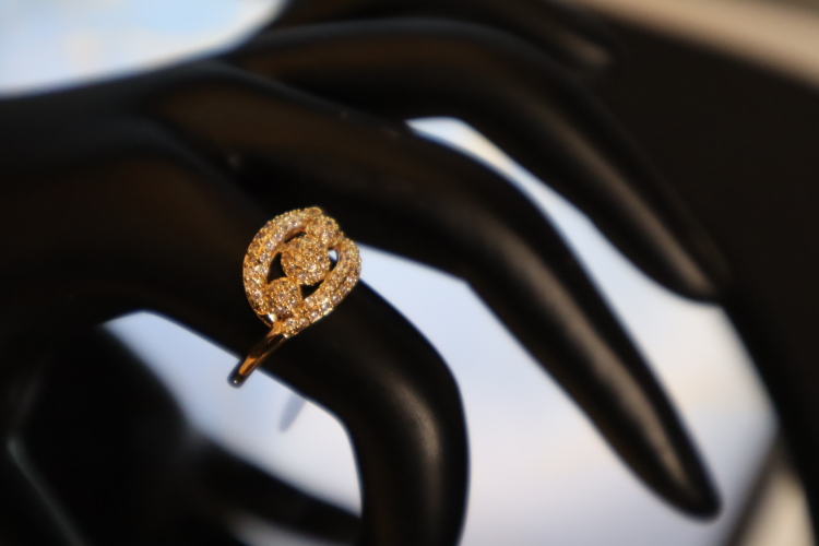 خاتم مزين زيركون 