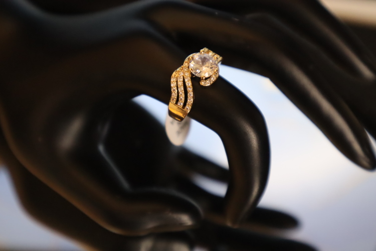 خاتم مزين زيركون 