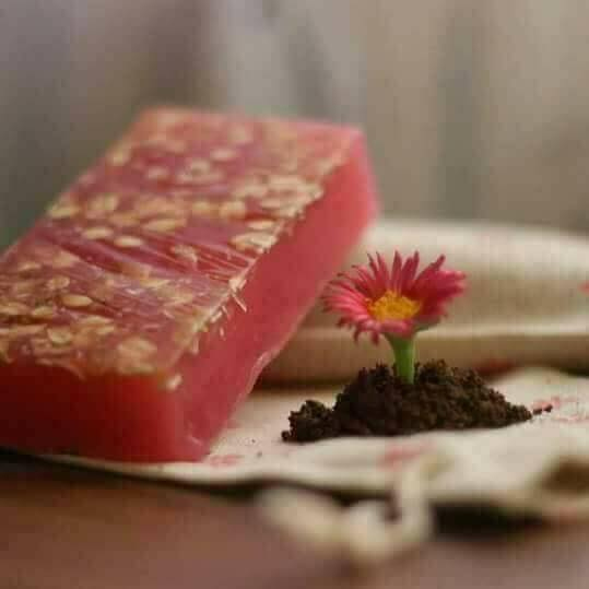 صابون ماء الورد والشوفان 