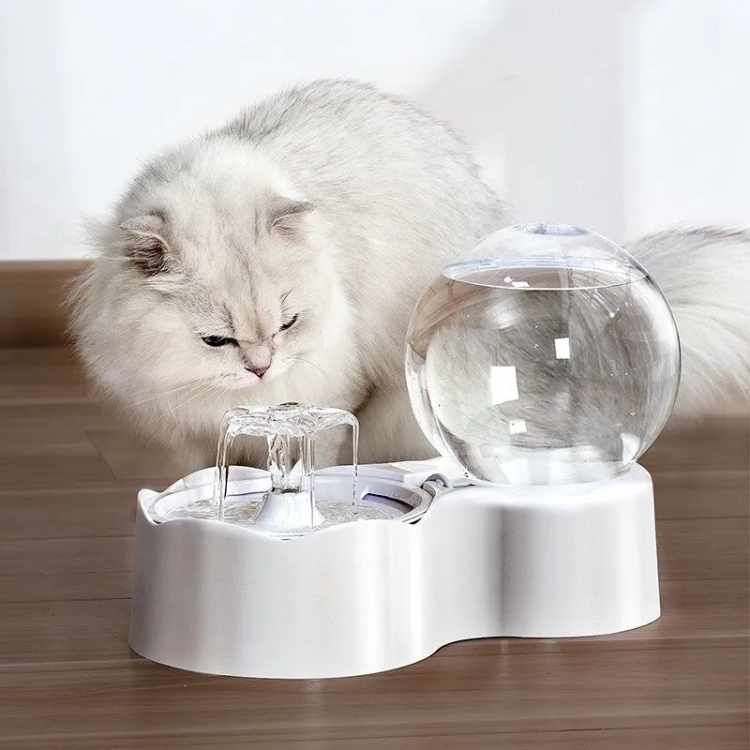 نافورة رائعة مع قارورة 