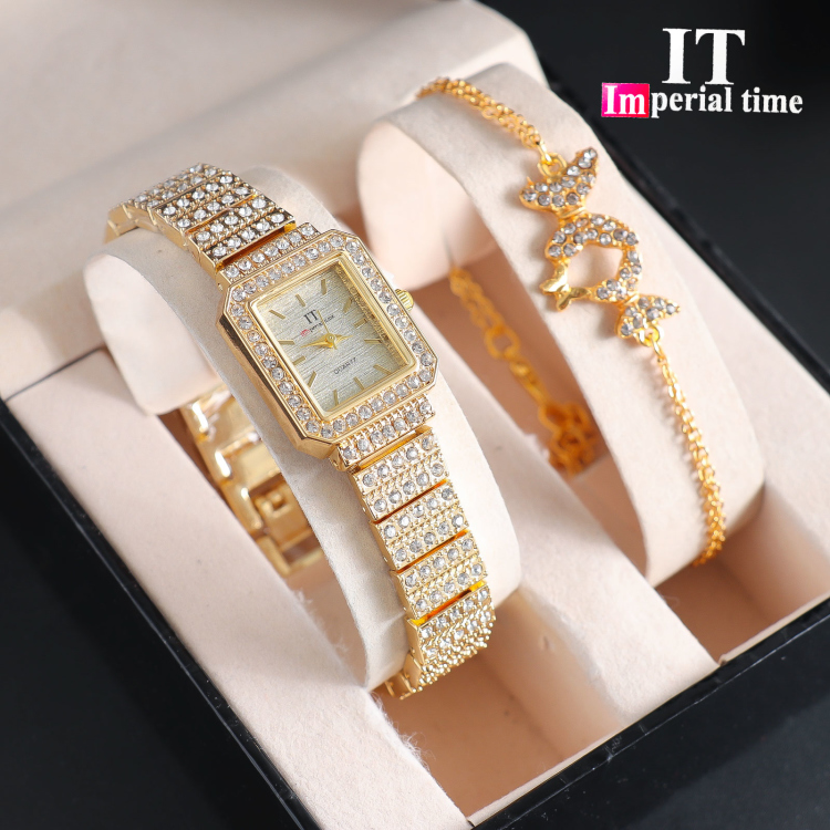 ساعه مع سوارة كلاسك