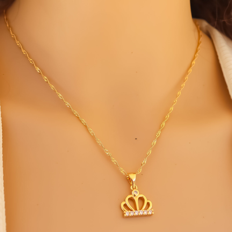 قلادة بتعليقة تاج