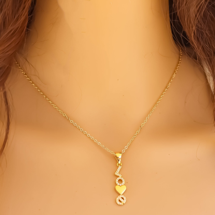 قلادة بتعليقة احبك 