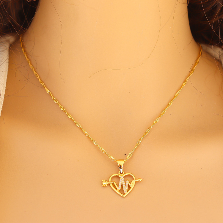 قلادة بتعليقة قلب