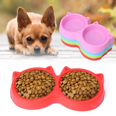 صحن طعام وماء