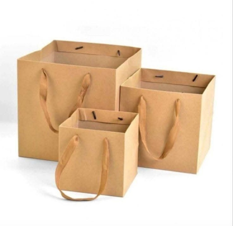 اكياس كرتون قاعده عريضه 25×25×25سم عدد 12