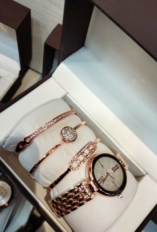 طقم اكسسوار وساعه