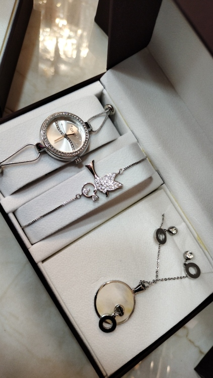 طقم اكسسوار وساعه