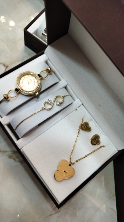 طقم اكسسوار وساعه