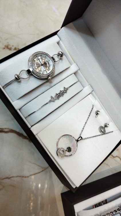 طقم اكسسوار وساعه