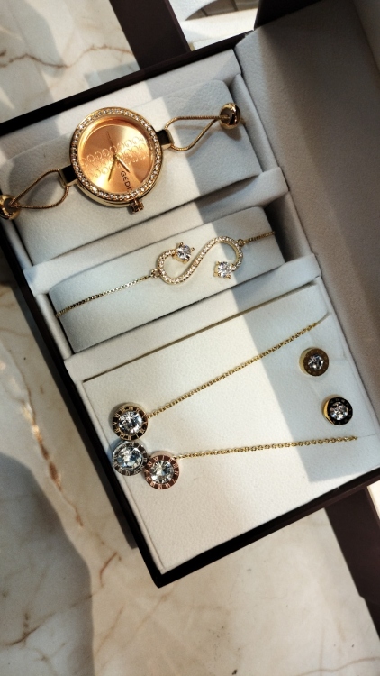 طقم اكسسوار وساعه