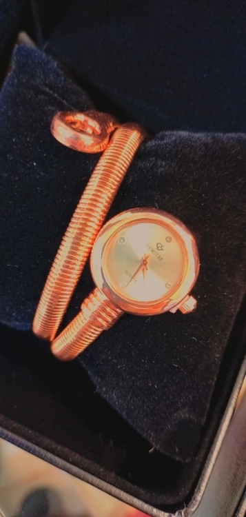 ساعه نسائيه