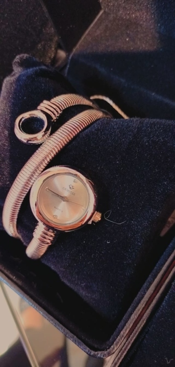 ساعه نسائيه