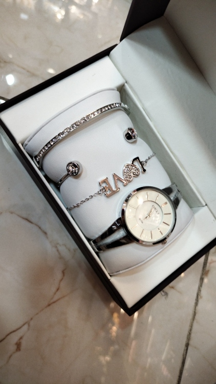 طقم اكسسوار وساعه