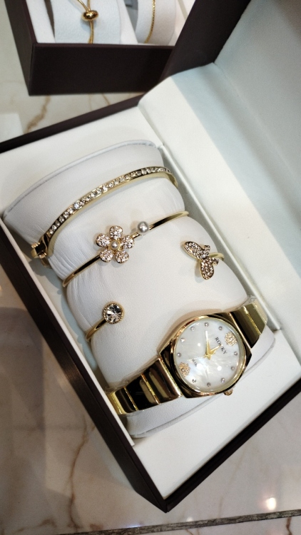 طقم اكسسوار وساعه