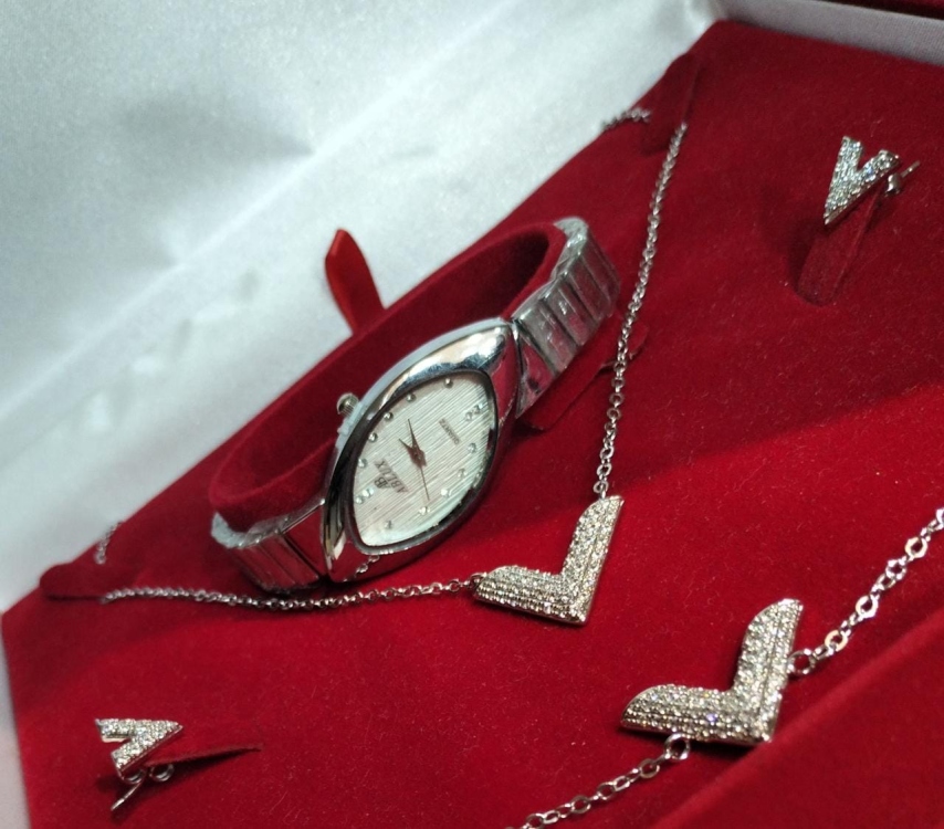 طقم اكسسوار وساعه