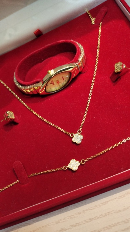 طقم اكسسوار وساعه